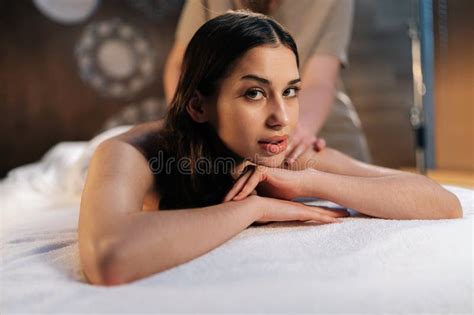 nude masseuse video