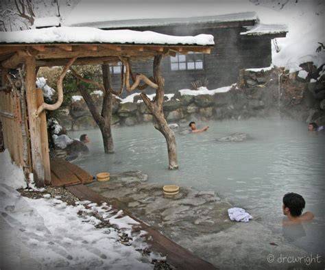 nude men onsen