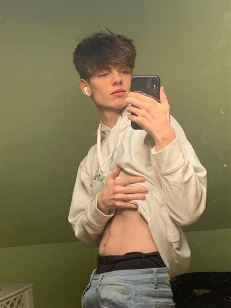 nude men reddit