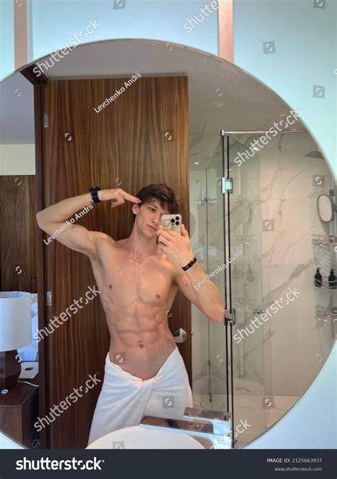 nude men selfies