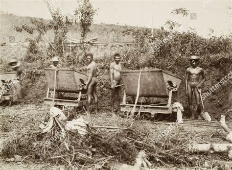 nude men working