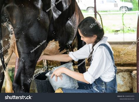 nude milking