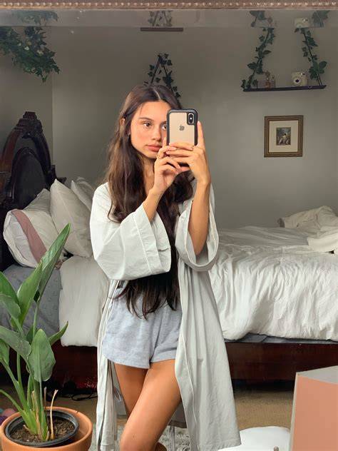 nude mirror selfie