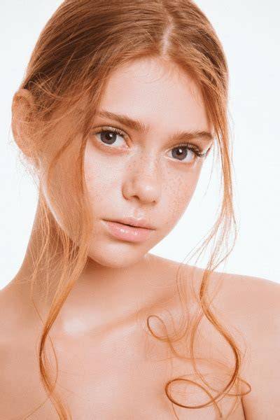 nude model redhead