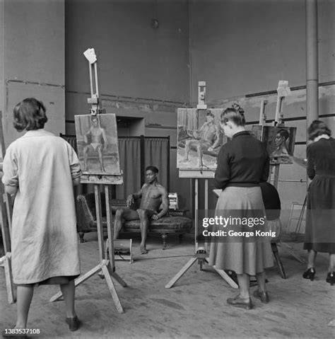 nude modeling art class