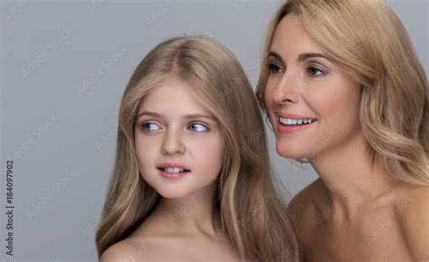 nude mother daughters