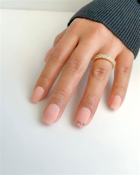 nude nails matte