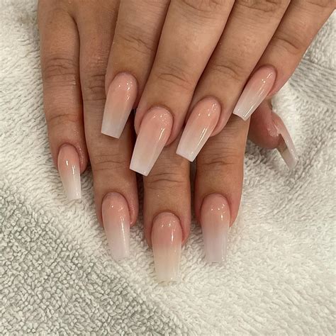 nude nails ombre