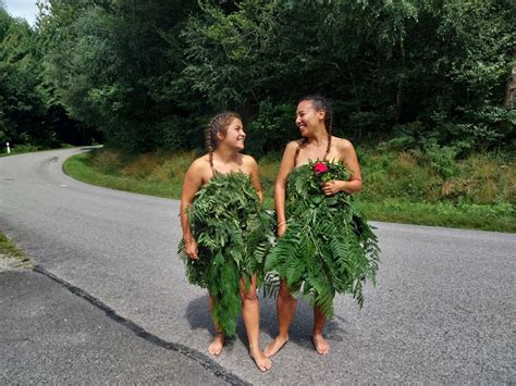 nude nurs