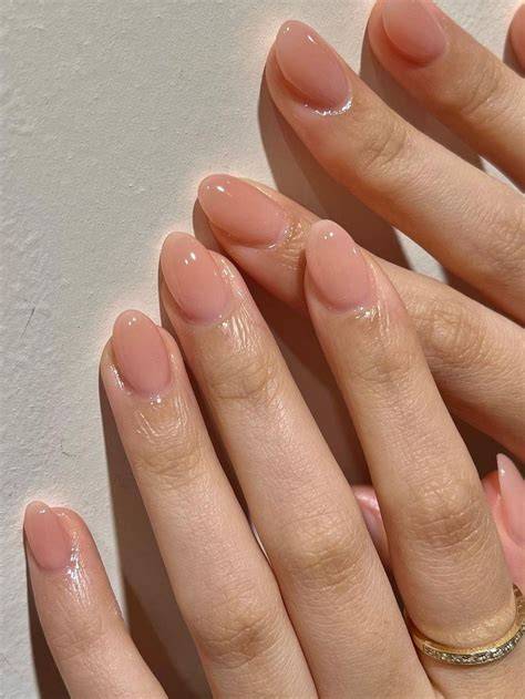 nude round nails
