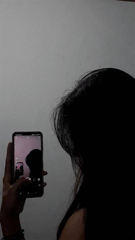 nude selfie no face