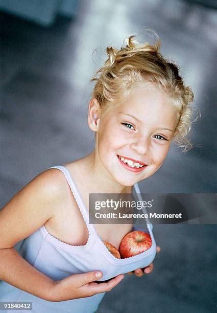 nude small breasts