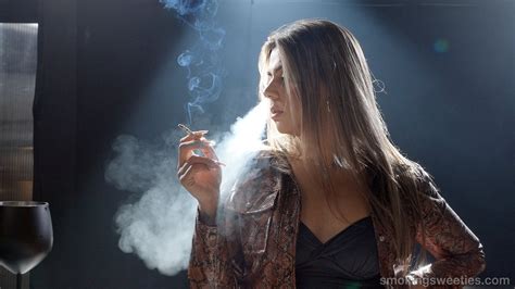 nude smoker