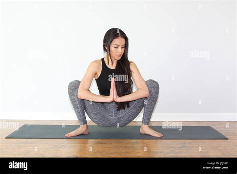 nude squatting