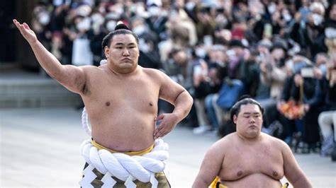 nude sumo wrestlers