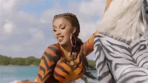 nude twerk gif