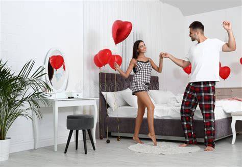 nude wife dancing