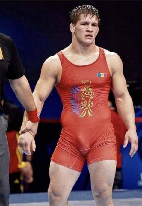 nude wrestler
