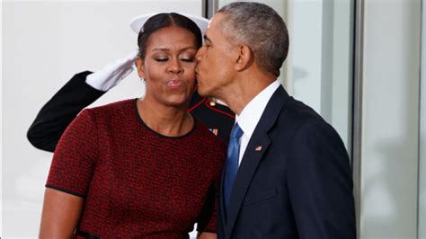 obama kissing michelle pickering