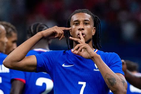 Kompany so sánh Michael Olise với De Bruyne - bongda.com.vn