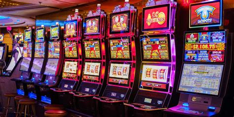 Online Vs  Traditional Slot Machines - Slot Online Com