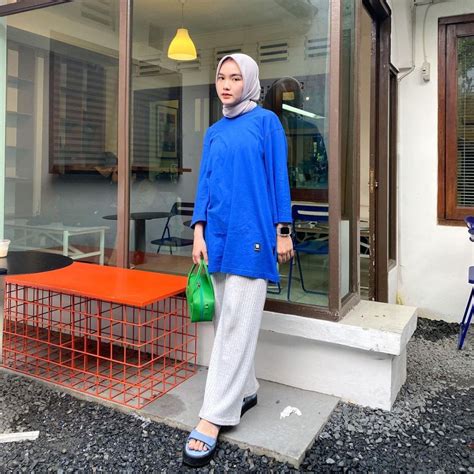 Ootd Hijab Ngabuburit Warna Biru Elektrik Kece Abis Apa Saja Warna Biru - Apa Saja Warna Biru