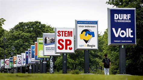 De opvolger van Halbe Zijlstra moet een VVD'er met een klein ego zijn aldus Mark Rutte