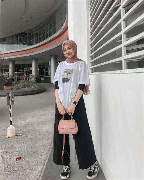 Outfit Kaos Polos Hijab Gambar Baju Polos Hitam - Gambar Baju Polos Hitam