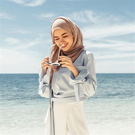 outfit of the day hijab pantai