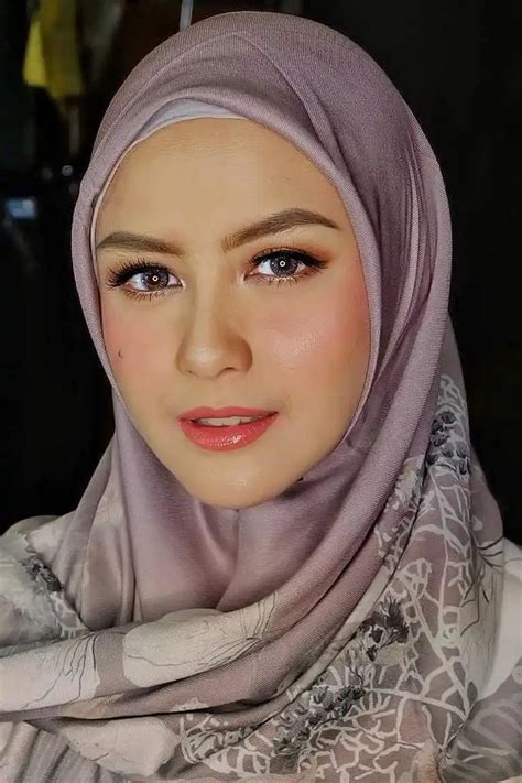 pacar revalinas temat biography