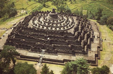 Pada Dasarnya Candi Borobudur Adalah Bangunan Indonesia Asli Yang Berupa