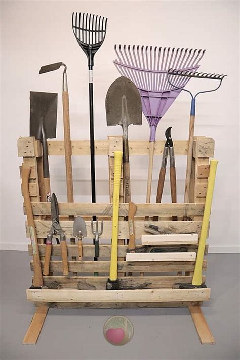pallet garden tool storage