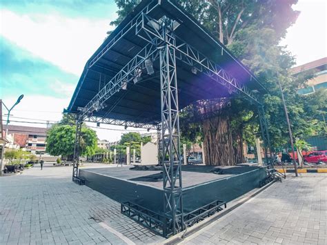 panggung terbuka | Cch pht m pertunjukan trong Indonesia Babla