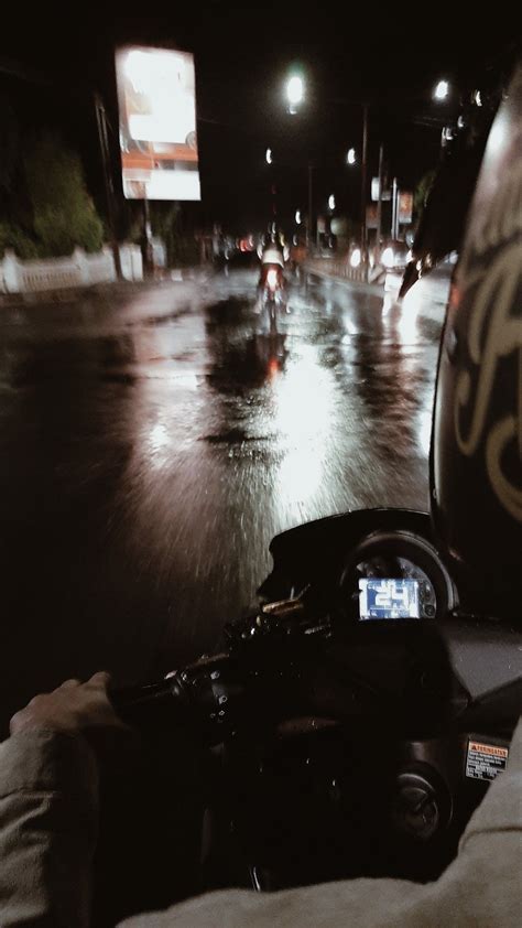 PAP LAGI DIJALAN NAIK MOTOR MALAM - Naik Motor Siang Videos