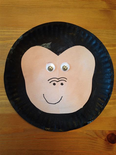 Read Paper Plate Gorilla Mask 