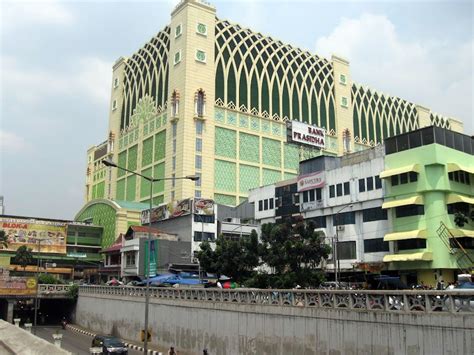 PASAR TANAH ABANG BLOK A：Kenaikan PPN 12 Persen Selektif untuk Barang Mewah