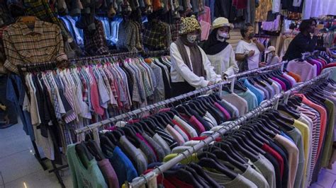Pedagang Pakaian Bekas Impor Di Blok M Square Toko Seragam Sekolah Terdekat - Toko Seragam Sekolah Terdekat
