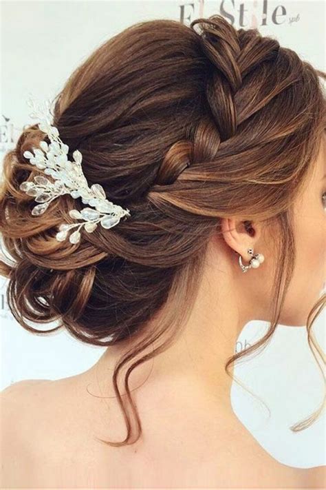 Peinados de semi recogido para novia: ¡luce radiante en tu día especial!