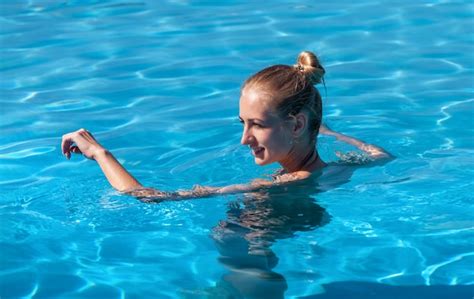 Pelada Na Piscina