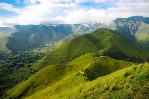 PEMANDANGAN ALAM ASLI 🪩 Pemandangan Alam Potret, Gambar, dan Foto Stok - iStock