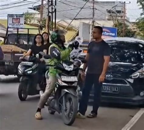 pemukulan ojol Ban serep & Bikin ngaceng keras dengan gendang kencang yang pipi bersemu pegas klep racing unduh gratis sekarang image 1