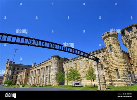 penitentiary illinois