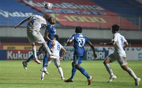 PERTANDINGAN PERSIB VS AREMA FC：Link Live Streaming Persebaya vs Arema FC di Liga 1 - skor.id