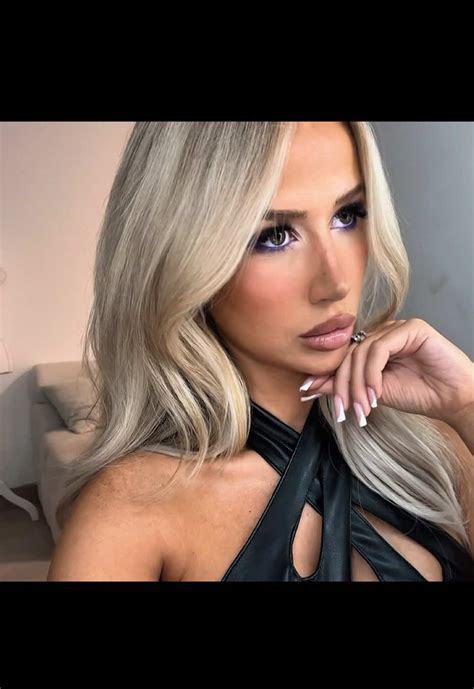 phoebeaww nude