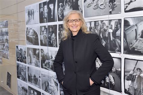 photographer annie leibovitz biography examples