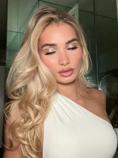 pia mia nude
