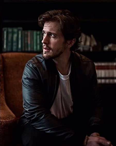 Pierce Brown Author
