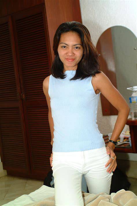 pinay milf nude