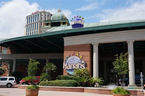 places to eat inside harrah's casino