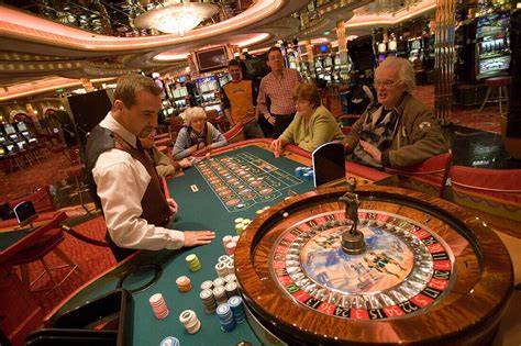 th?q=playing%20casino%20roulette